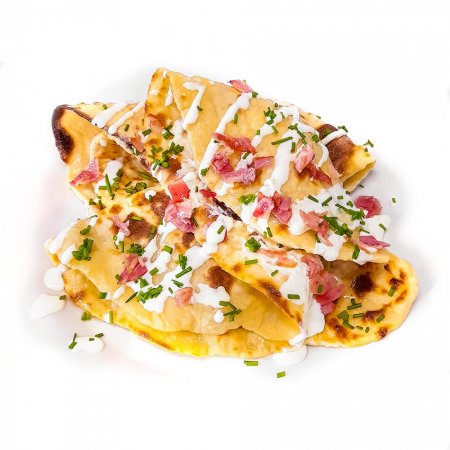 Domáce lokše plnené bryndzou, kyslou smotanou a oravskou slaninou