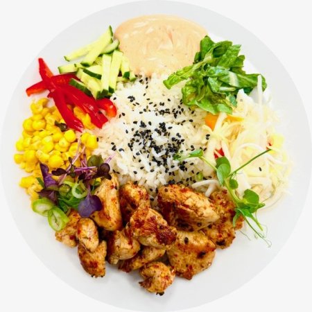 Poke bowl s kuracím mäsom a zeleninou, pikantný dressing ( prsia )